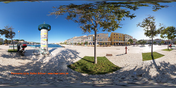 Panorama des Hauptplatz im Hafen von Mali Losinj