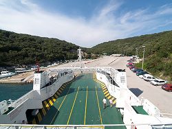 Reisebericht - mit tuifly.com nach Mali Losinj in Kroatien - Blick von der Fähre auf den Fährhafen von Valbiska auf der Insel Krk