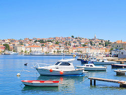 das Motorschiff Marina im Hafen von Mali Losinj in Kroatien