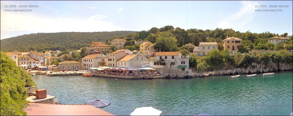 Panoramafotos von Veli Losinj - sozusagen die "Nordseite" des kleinen Stadthafens von Veli Losinj mit den bekannten Fischrestaurants